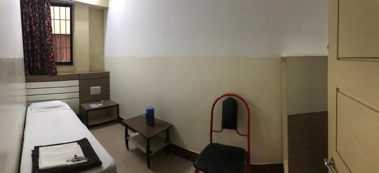Hotel Satkar Cafeteria Белгаум Экстерьер фото