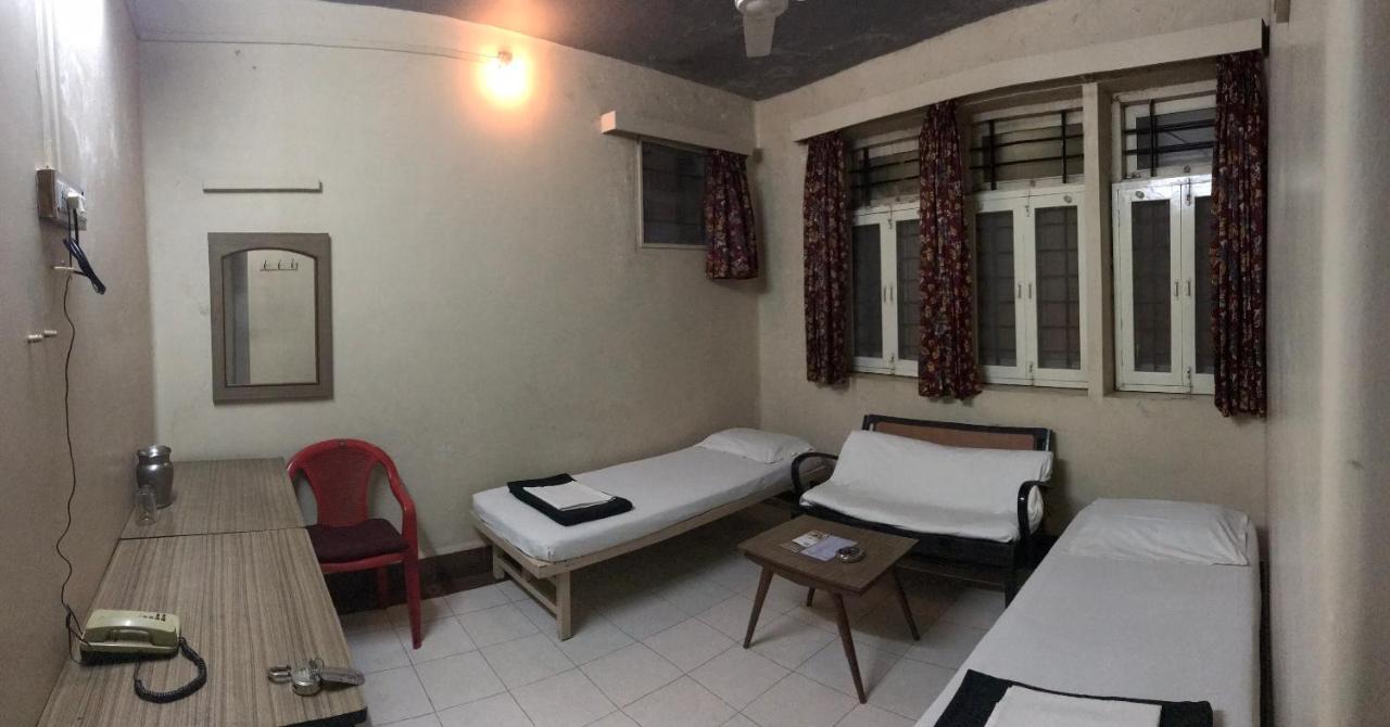 Hotel Satkar Cafeteria Белгаум Экстерьер фото