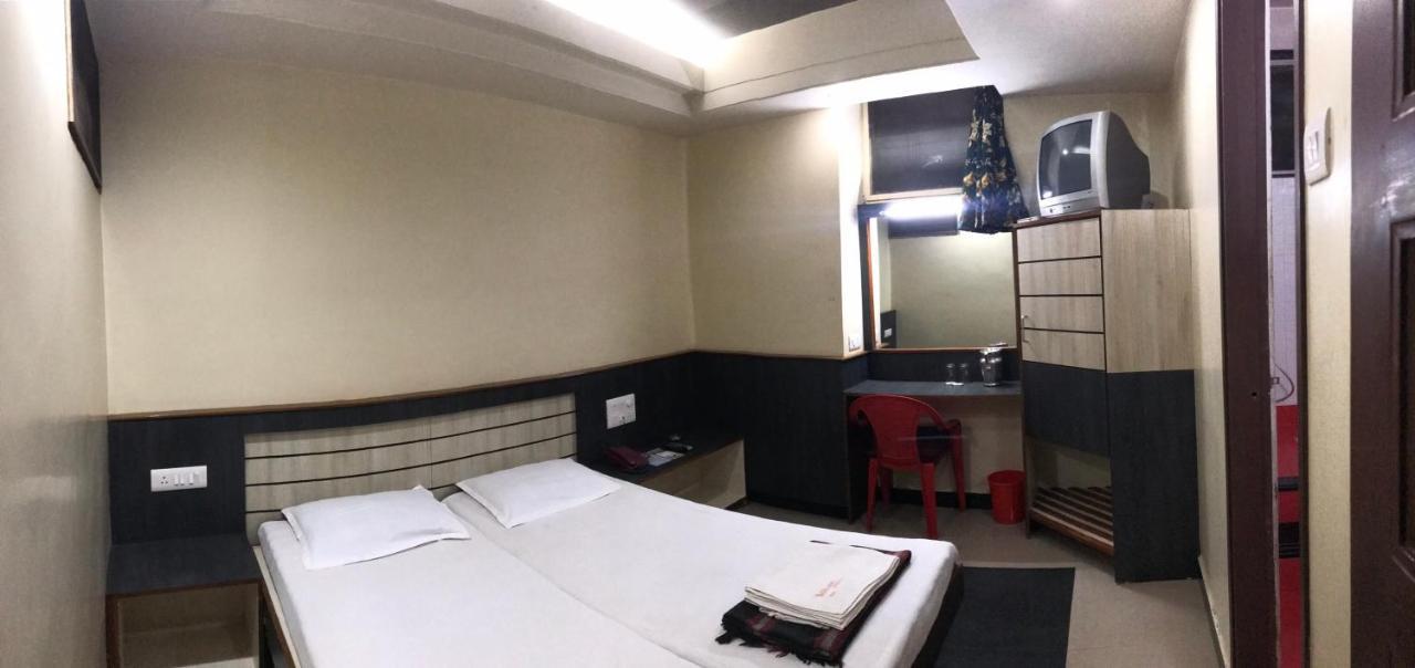 Hotel Satkar Cafeteria Белгаум Экстерьер фото