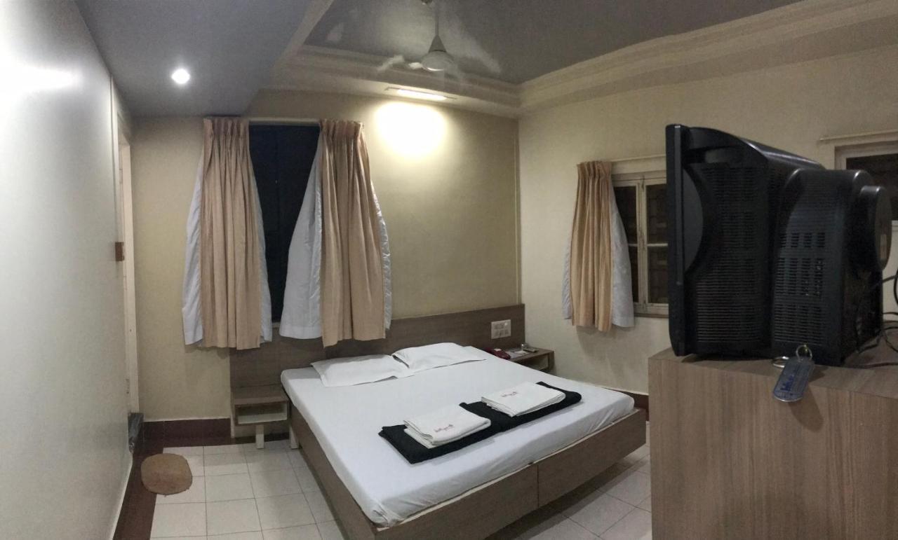 Hotel Satkar Cafeteria Белгаум Экстерьер фото