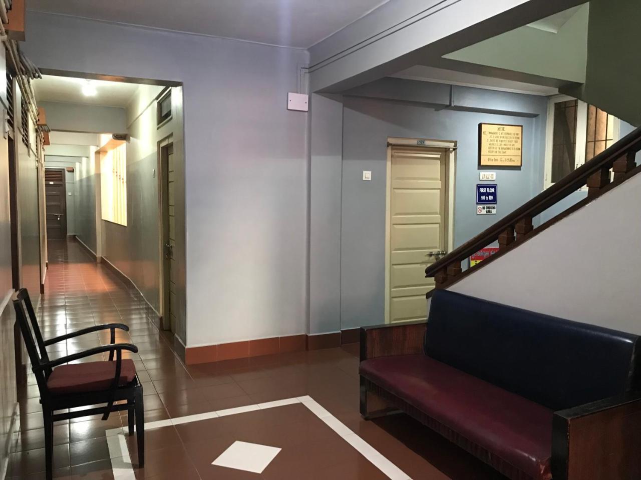 Hotel Satkar Cafeteria Белгаум Экстерьер фото